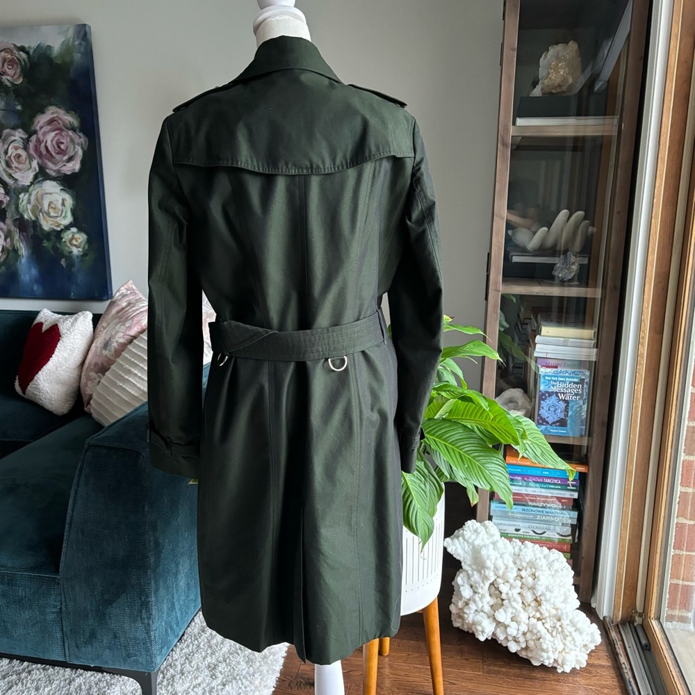 Burberry Sandringham Trench coat with removable fur collar in dark olive green - Picture 7 of 17